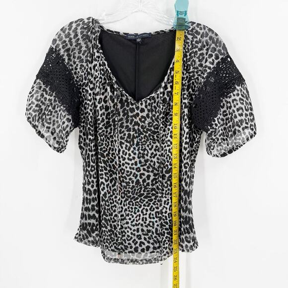 Adrienne Vittadini Gray Leopard Crochet Sheer V-Neck Blouse Women's Size Small - Picture 7 of 9